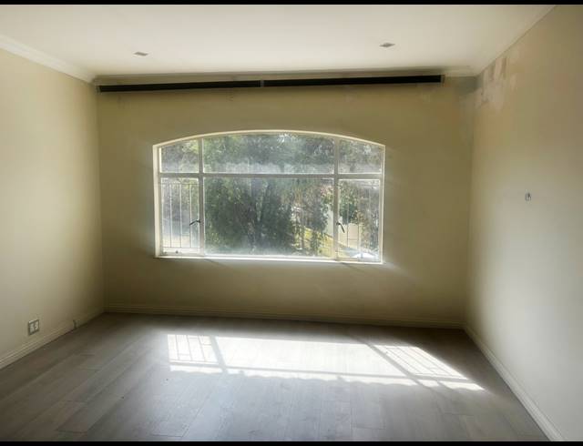 112M² BUILDING TO LET IN FOURWAYS